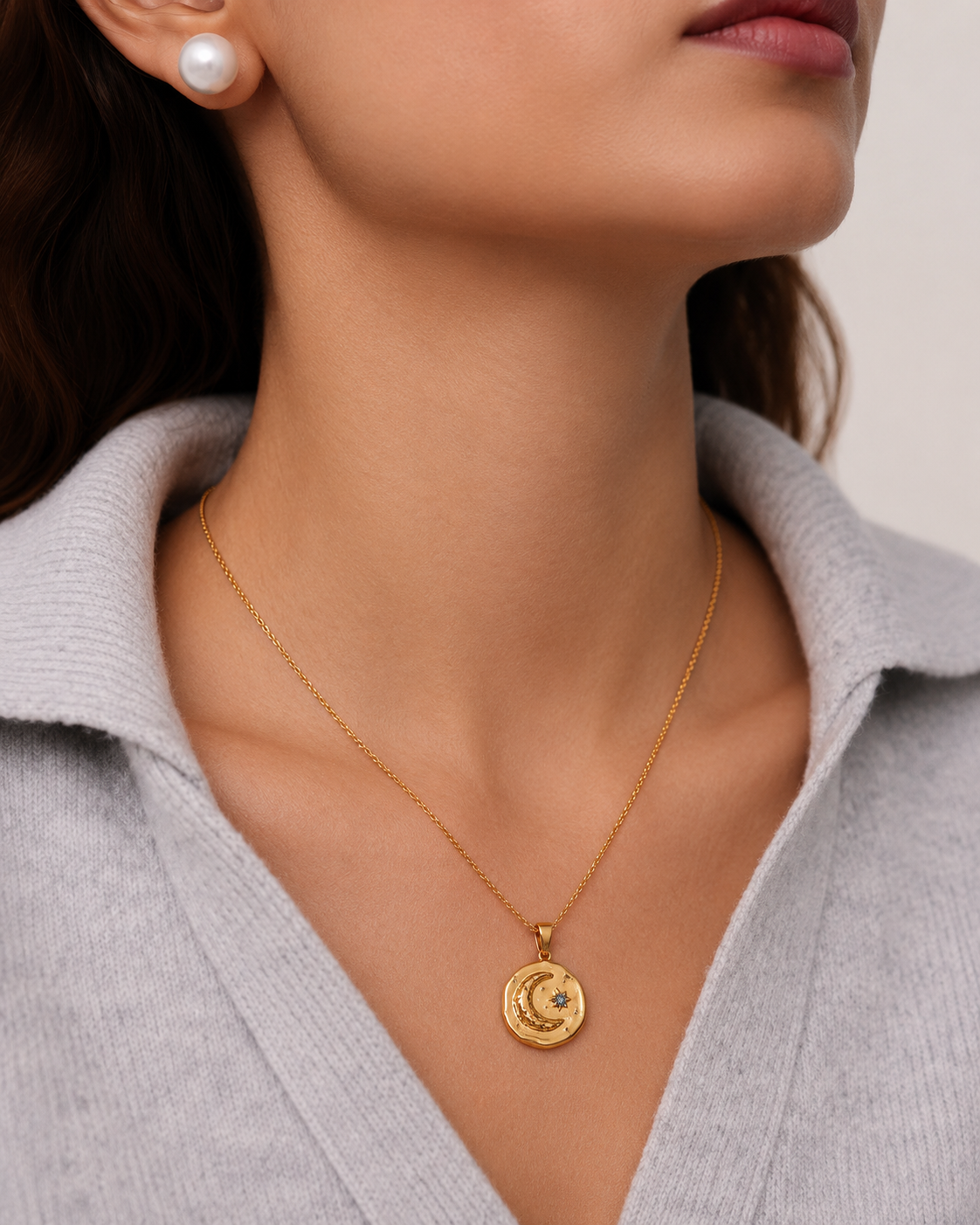 Collar Luna Estelar Azul – Zirconia Azul en Acero Inoxidable Dorado