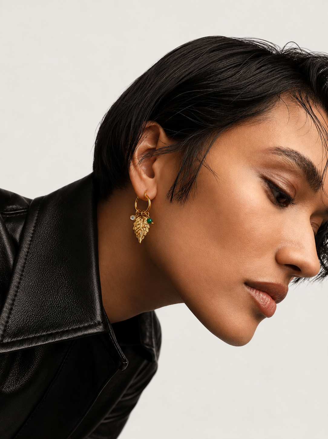 Pendientes Aro – Esencia Esmeralda en Oro 18K