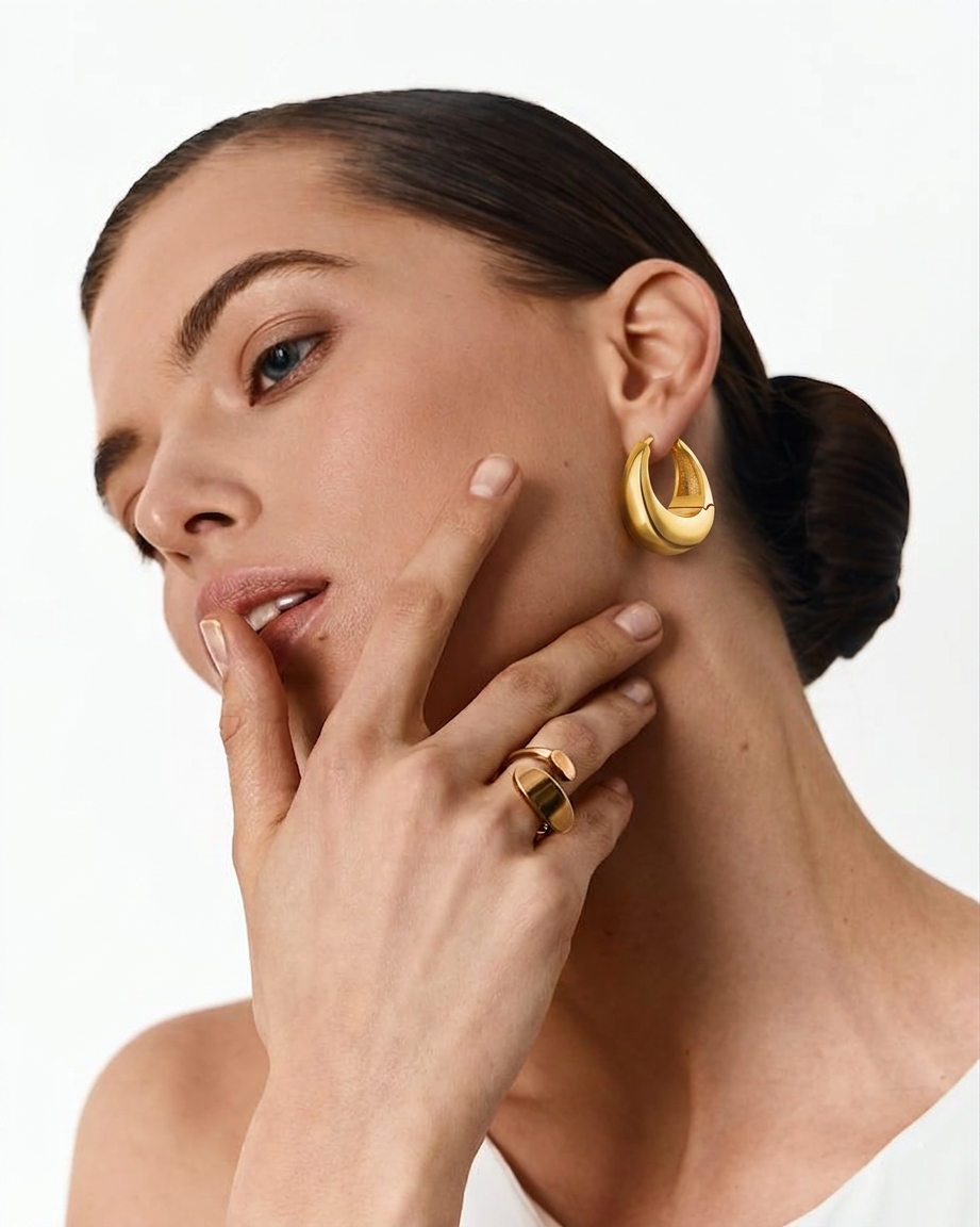 Pendientes Estrella Lúmina – Zirconia Brillante en Acero Inoxidable Dorado