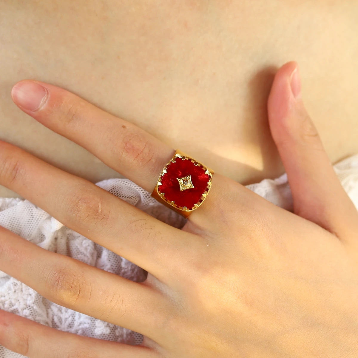 Anillo Geométrico – Esencia Rubí en Acero Inoxidable