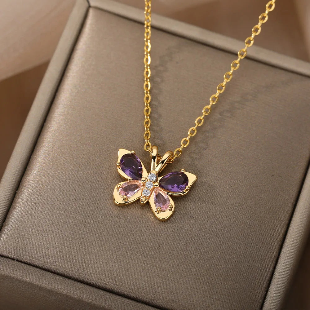 Collar Mariposa Violeta – Zirconia Púrpura en Acero Inoxidable Elegante