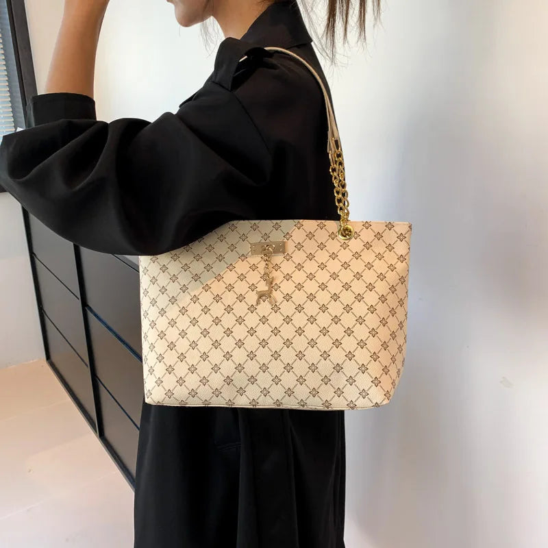 Bolso Bellavienne de Hombro con Gran Capacidad y Acabado de Cuero Suave