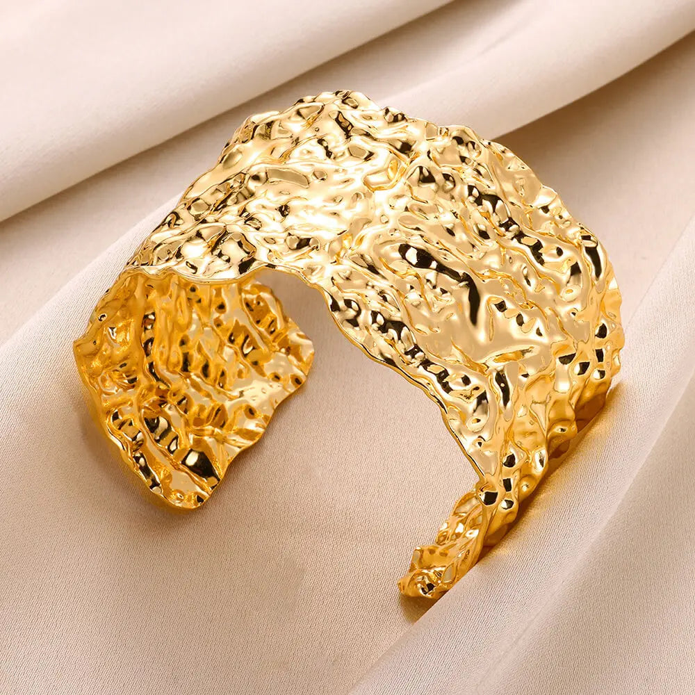 Pulsera Aurea Irregular – Geometría Suave en Acero Inoxidable Dorado