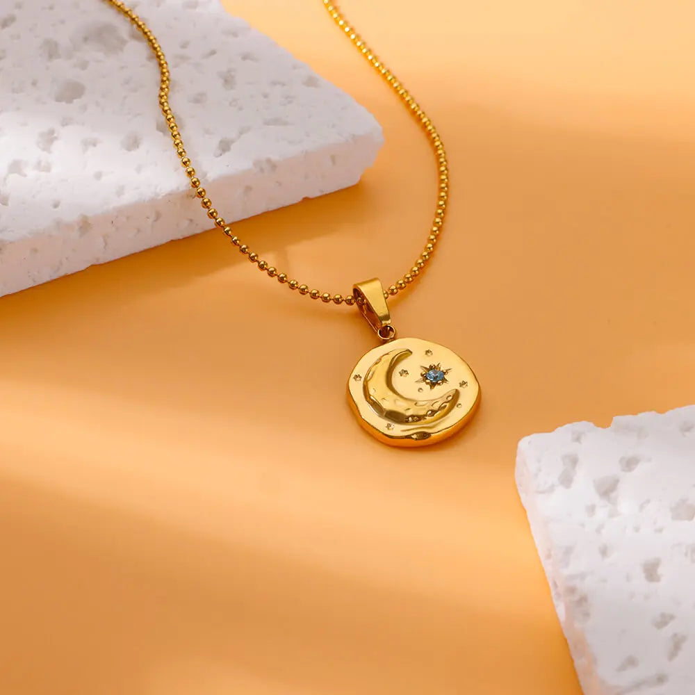 Collar Luna Estelar Azul – Zirconia Azul en Acero Inoxidable Dorado