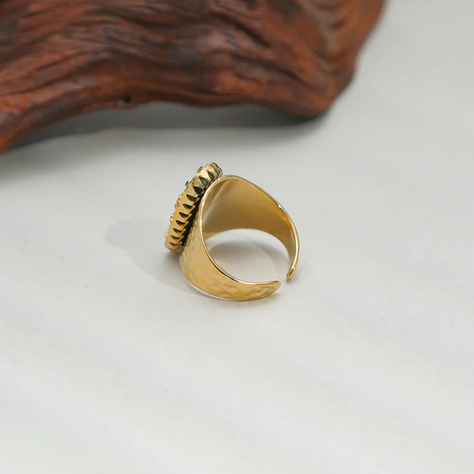 Anillo Texturizado – Piedra Natural en Oro 18K