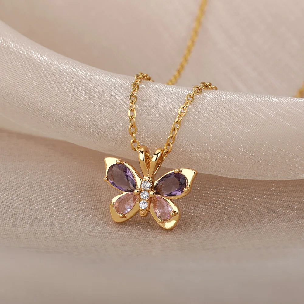 Collar Mariposa Violeta – Zirconia Púrpura en Acero Inoxidable Elegante